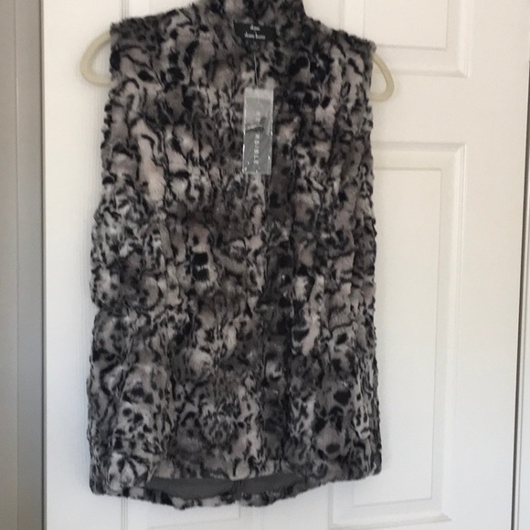 Dennis Basso faux fur vest - Picture 2 of 5